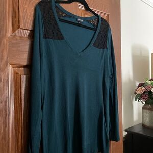 GREEN LACED NECK SWEATER 